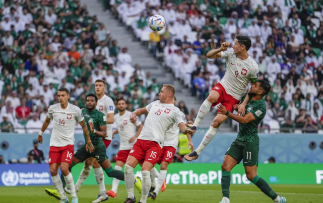 KAIYUN-莱万多夫斯基爆冷击败老鹰，回归赛场引爆全场！的简单介绍